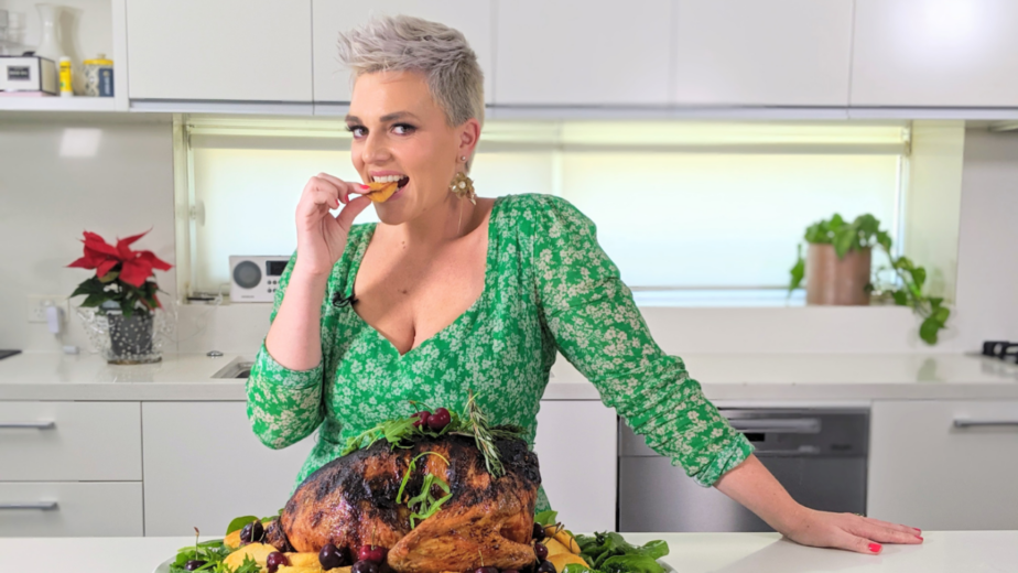 Jane de Graaff cooking a healthy meal in a modern kitchen, demonstrating home cooking techniques